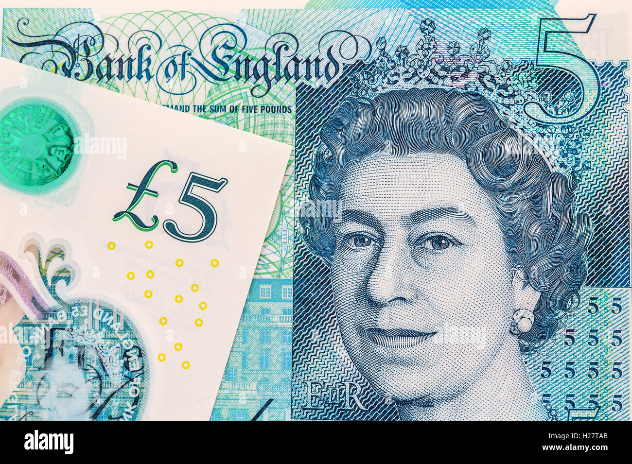 Le polymère nouveau cinq livres (5 € ) note avec une meilleure protection de la contrefaçon avec Sir Winston Churchill Banque D'Images