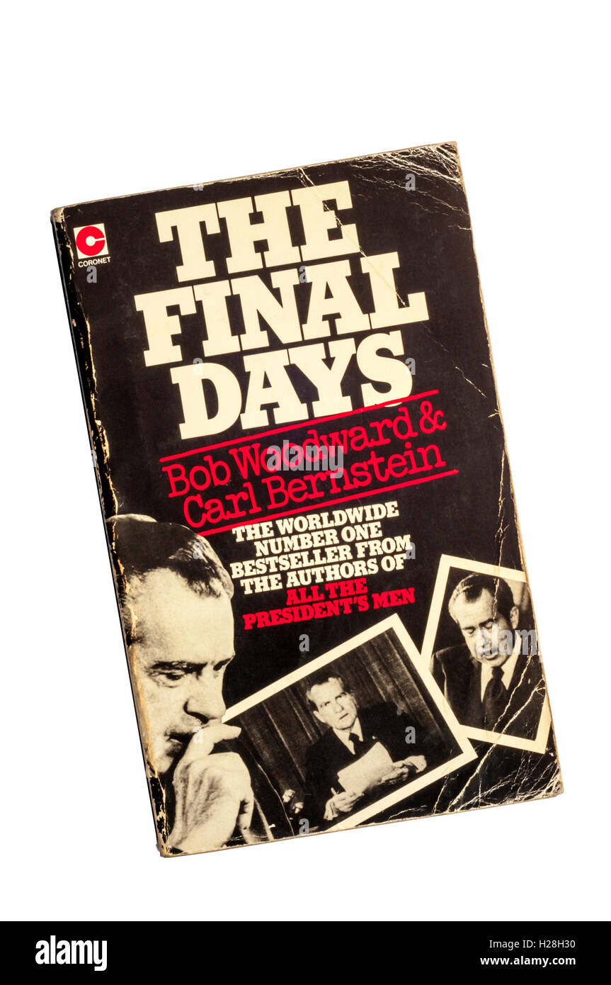 Un exemplaire de poche les derniers jours par Bob Woodward et Carl Bernstein. Banque D'Images