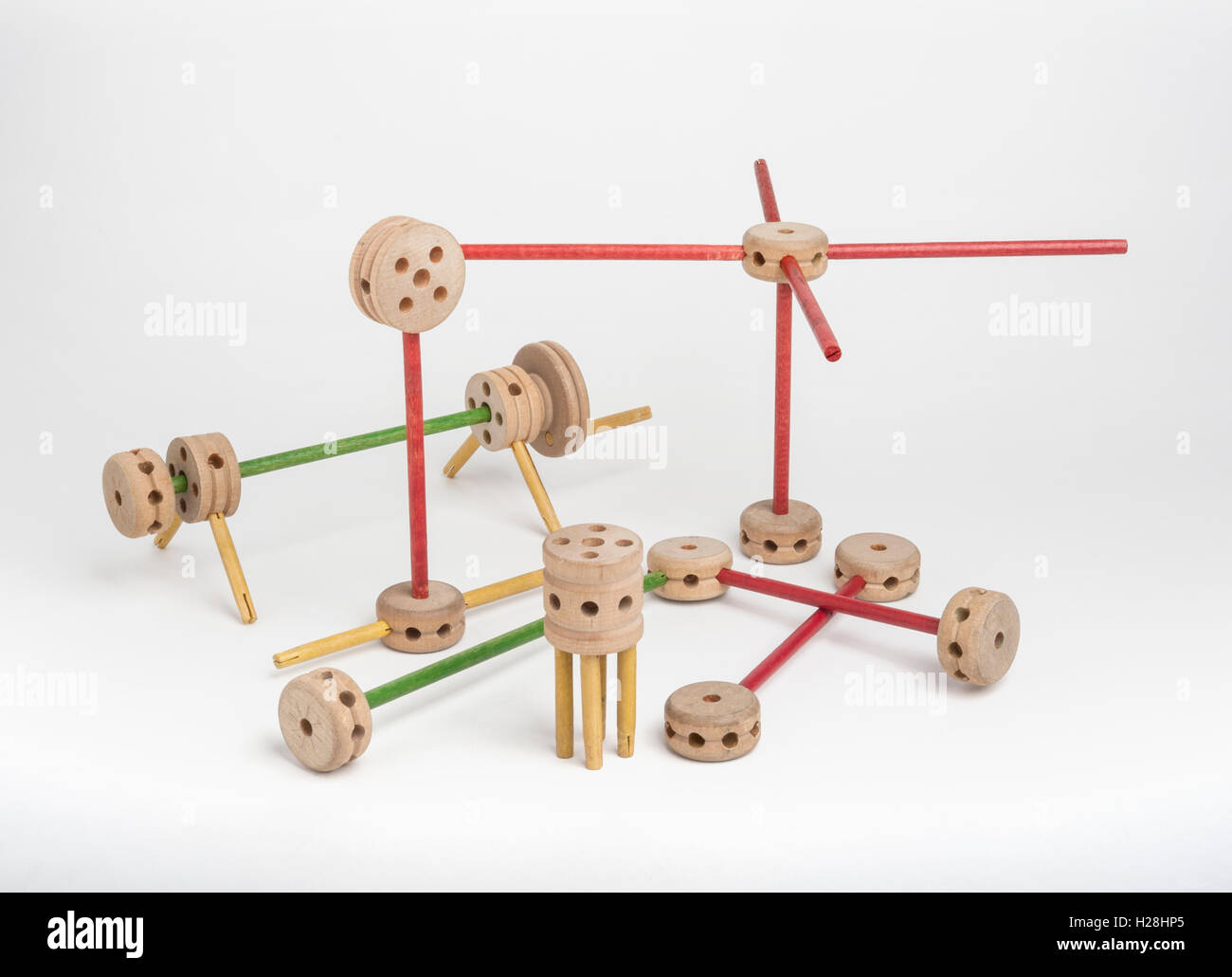 Tinker toys sur fond blanc Banque D'Images