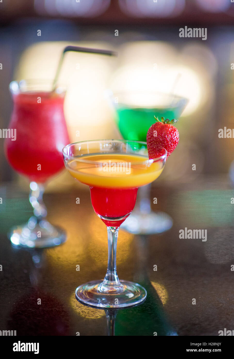 Des cocktails sur un bar Banque D'Images