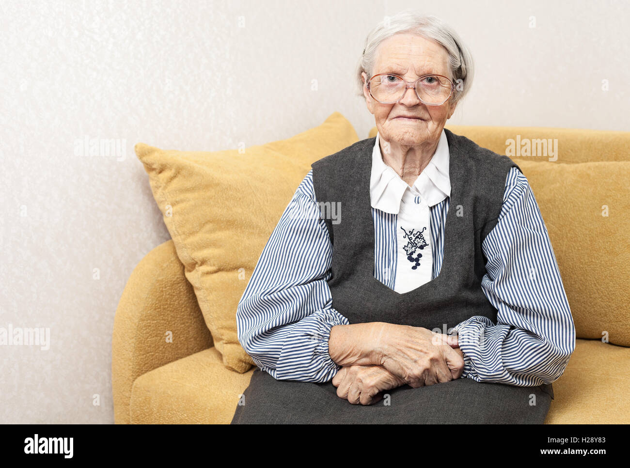 Portrait of a senior woman looking at camera Banque D'Images
