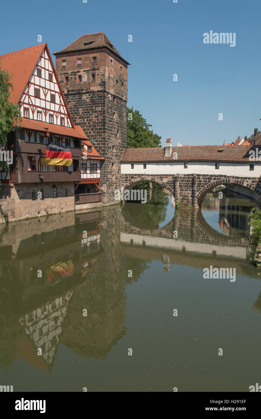 Trodelmarkt sur la rivière Pegnitz, Nuremberg, Bavière, Allemagne Banque D'Images