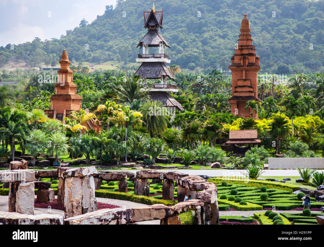 Les jardins à la française au parc Suan Nong Nooch Tropical Botanical Garden ; NongNooch Resort, Chon Buri, Chonburi Pattaya, Thaïlande, Asie Banque D'Images