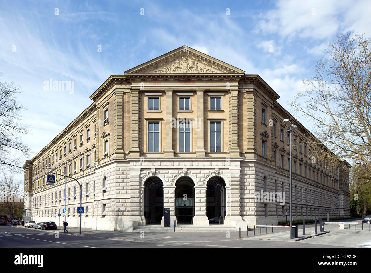 Ehemaliges Königliches Amtsgericht Würzburg, erbaut 1889-92 nach Plänen von Langenfaß. Das nach Kriegszerstörungen vereinfacht w Banque D'Images