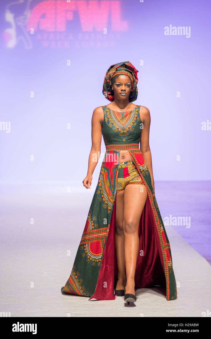 La mode africaine est aujourd'hui présente des collections printemps/automne au West Hall Kensington Olympia de Londres, Royaume-Uni. Banque D'Images