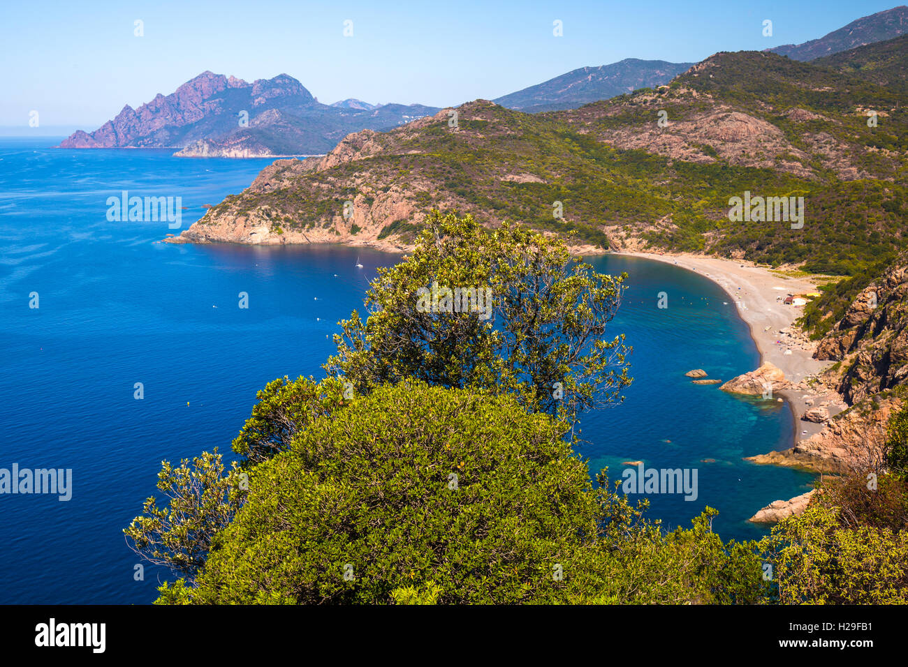 Vue de la plage de Punta et Bussaglia Rosa près de Porto ville, Corse, France, Europe. Banque D'Images