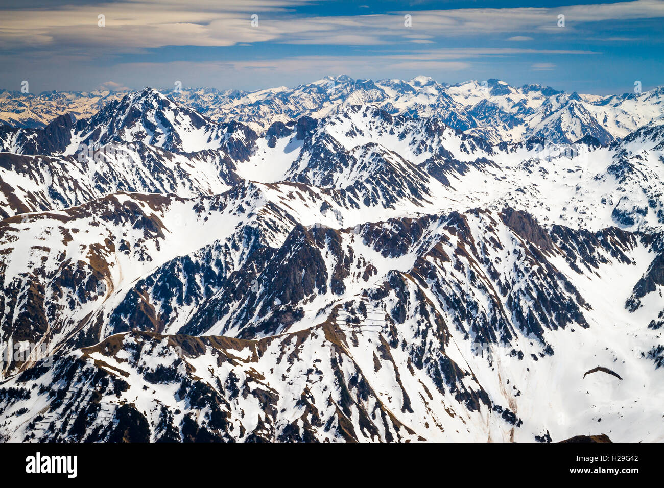 Chaîne de montagnes des pyrénées Banque de photographies et d’images à — free download