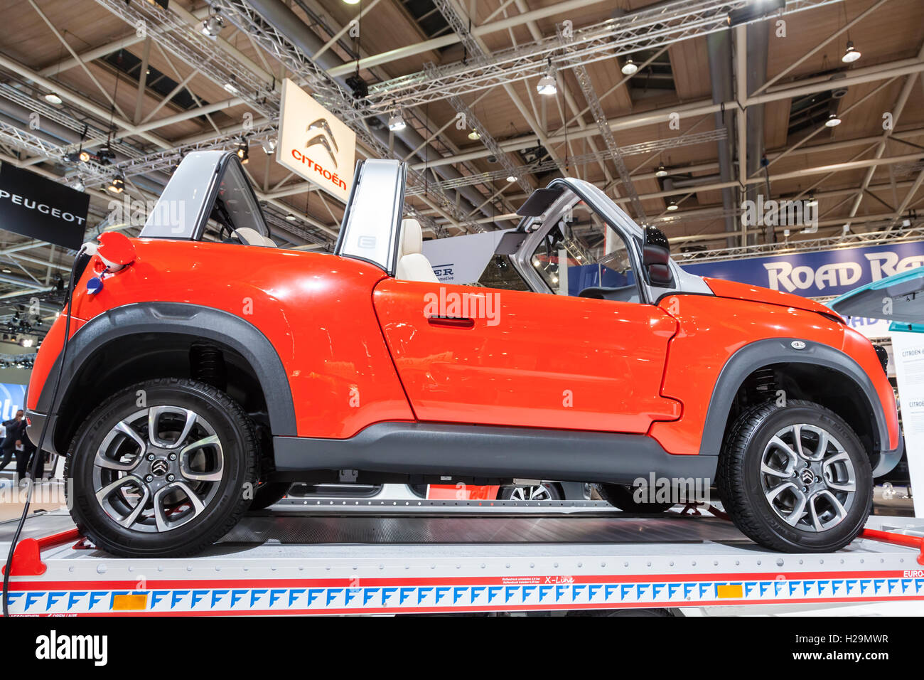 New electric E-Mehari offroad SUV compact Banque D'Images