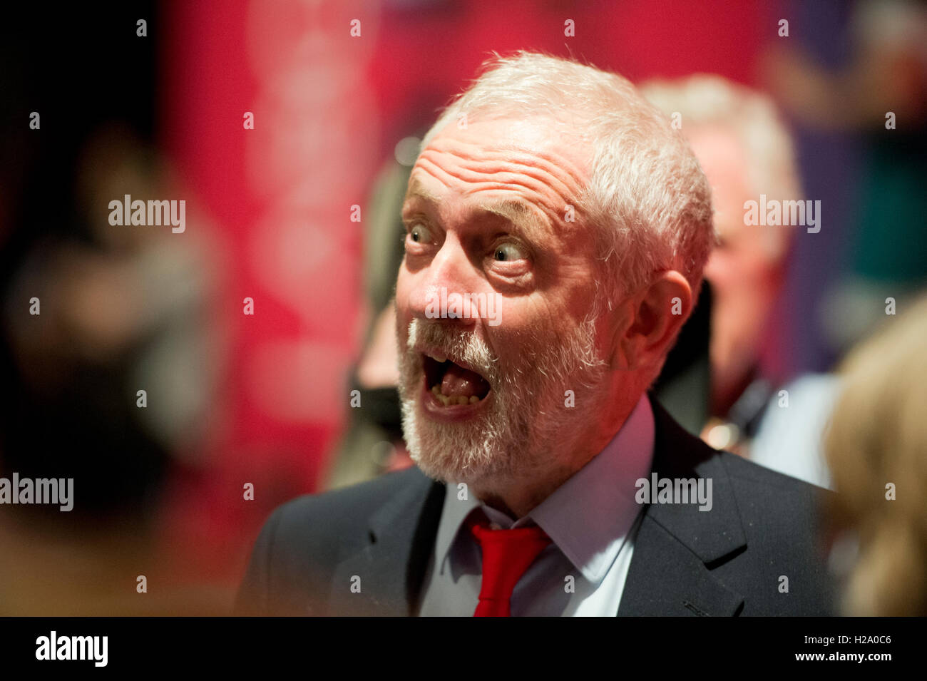 Liverpool, Royaume-Uni. 26 septembre 2016. Leader du travail Jeremy Corbyn tire une Drôle de tronche au cours du deuxième jour de la conférence du parti travailliste à Liverpool. Credit : Russell Hart/Alamy Live News. Banque D'Images
