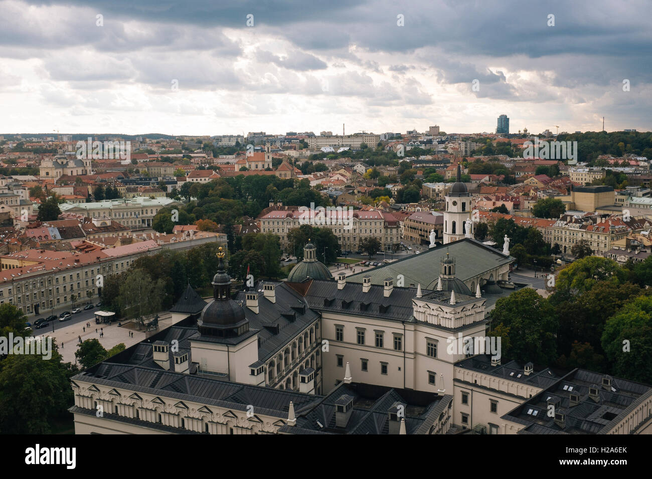 Vue sur palais des Grands-ducs de Lituanie, la place de la cathédrale et le centre-ville de Vilnius Banque D'Images