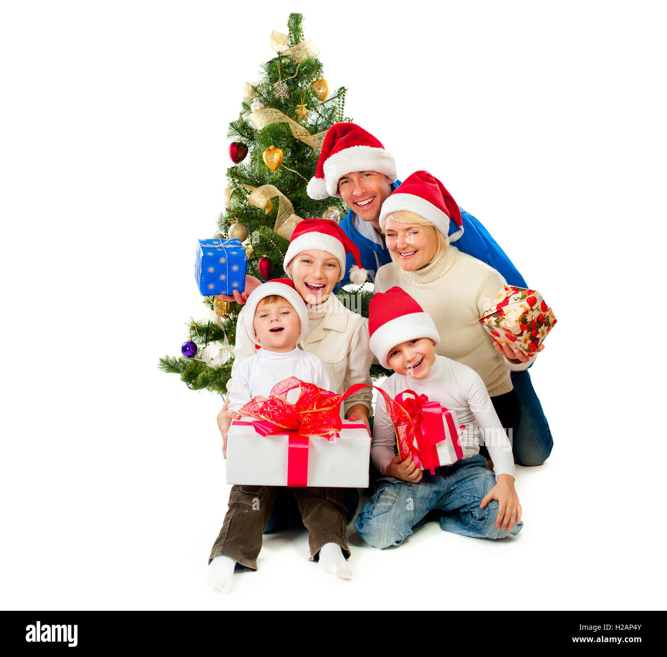 Cadeaux de Noël avec la famille près de l'arbre de Noël Banque D'Images