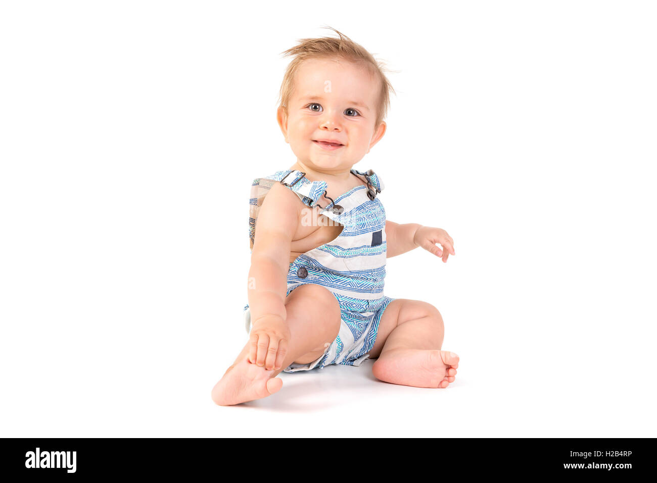 Beau Bébé posant isolé en fond blanc Banque D'Images