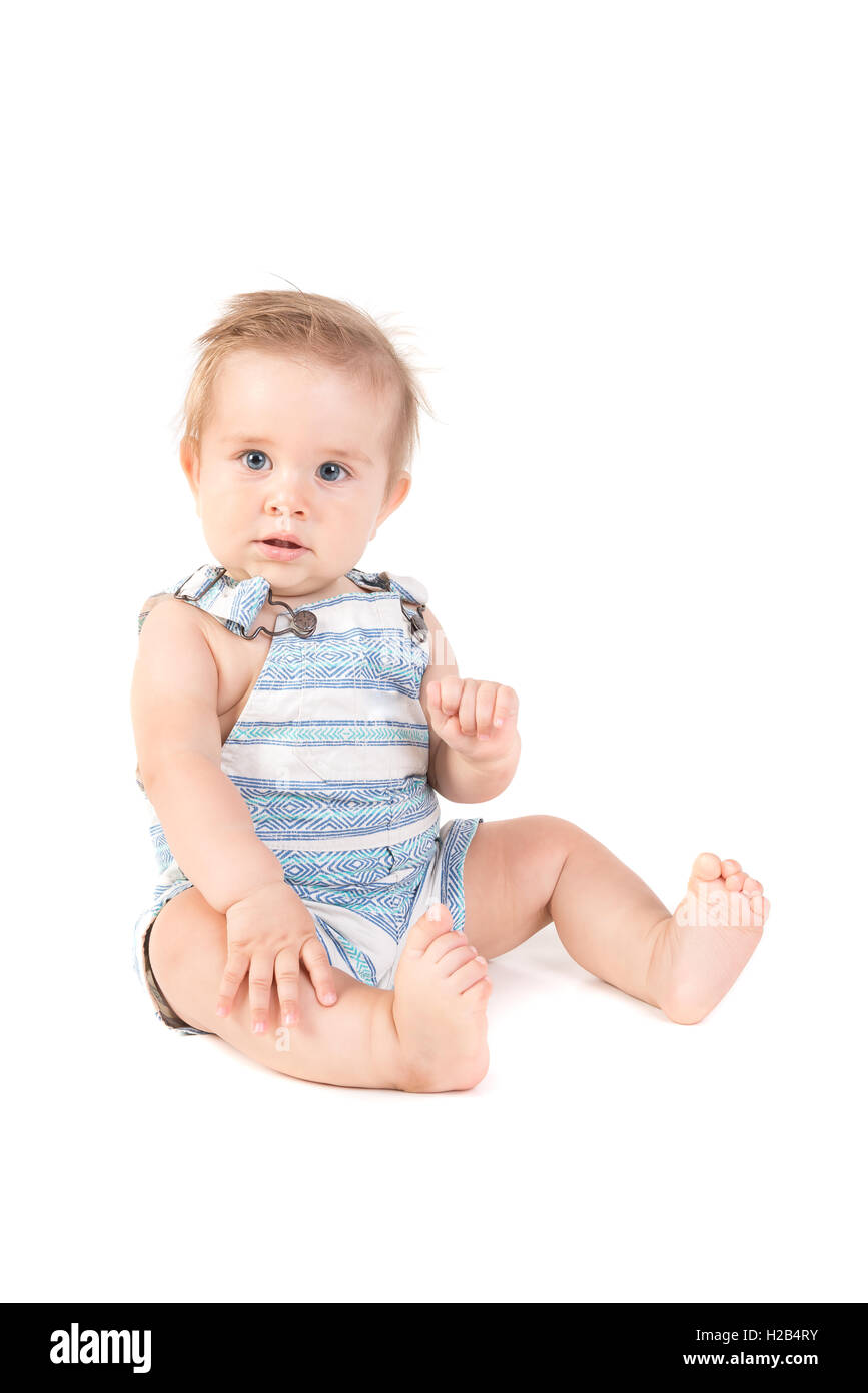 Beau Bébé posant isolé en fond blanc Banque D'Images