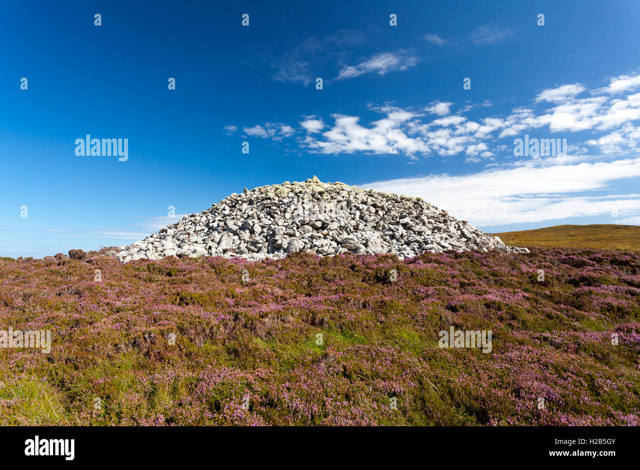 North Uist, Hébrides extérieures, en Écosse Barpa Langass chambre funéraire, un néolithique (2500-4000bc) chambré cairn. Banque D'Images