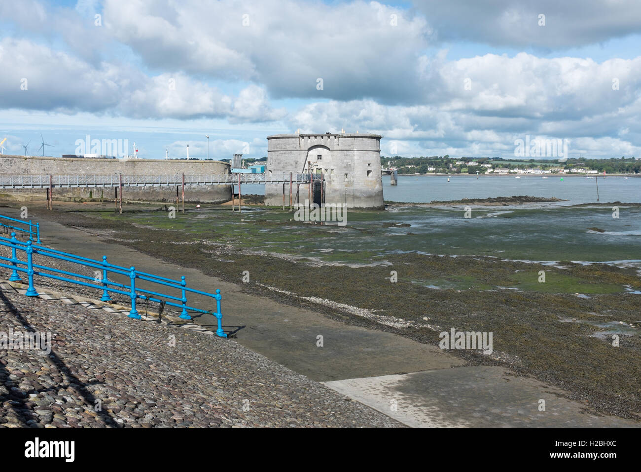 Marée basse à Pembroke Dock à Milford Haven au Pays de Galles Banque D'Images