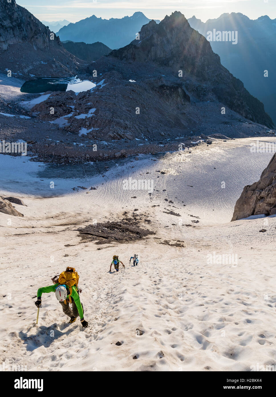 Les grimpeurs approcher la Bugaboo/ Snowpatch Col Banque D'Images