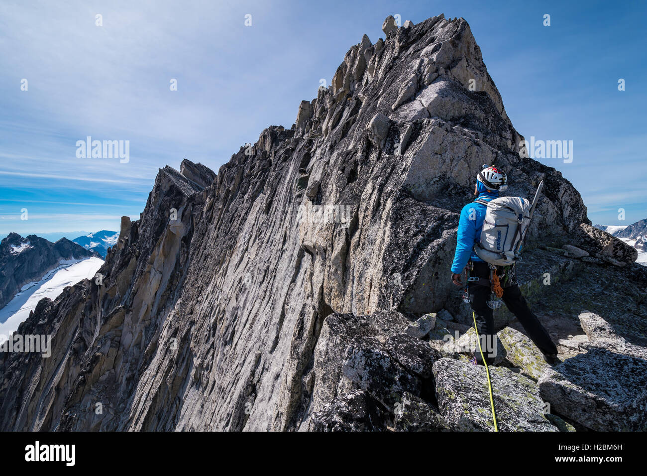 Brandon Prince sur SW Ridge sur Bugaboo spire dans le parc provincial de Bugaboo Banque D'Images