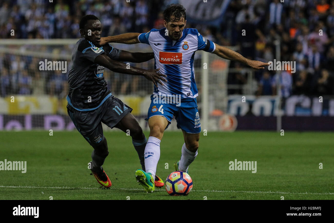 Victor Sanchez (Espanyol) lutte avec Sisto (CELTA). Match de championnat espagnol entre le RCD Espanyol vs Celta de Vigo à Cornella el Banque D'Images