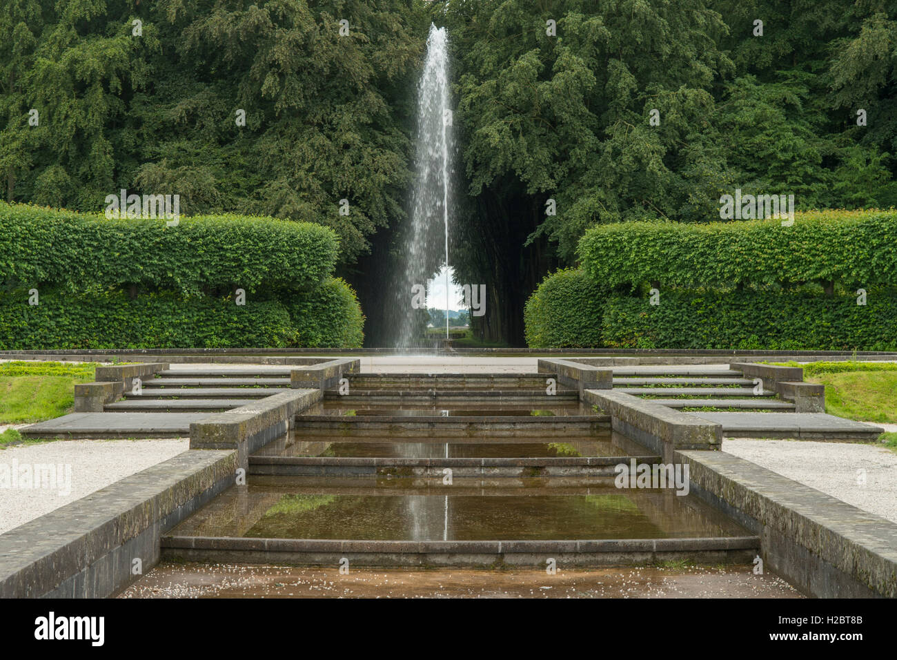 Fontaine de jardin Augustusburg, Bruhl, Rhénanie du Nord-Westphalie, Allemagne Banque D'Images