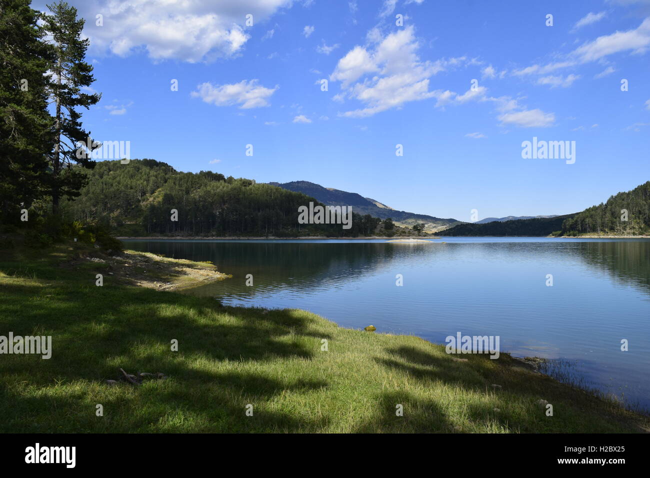 Une vue sur le lac , Aoös , ioannina Grèce du nord-ouest Banque D'Images