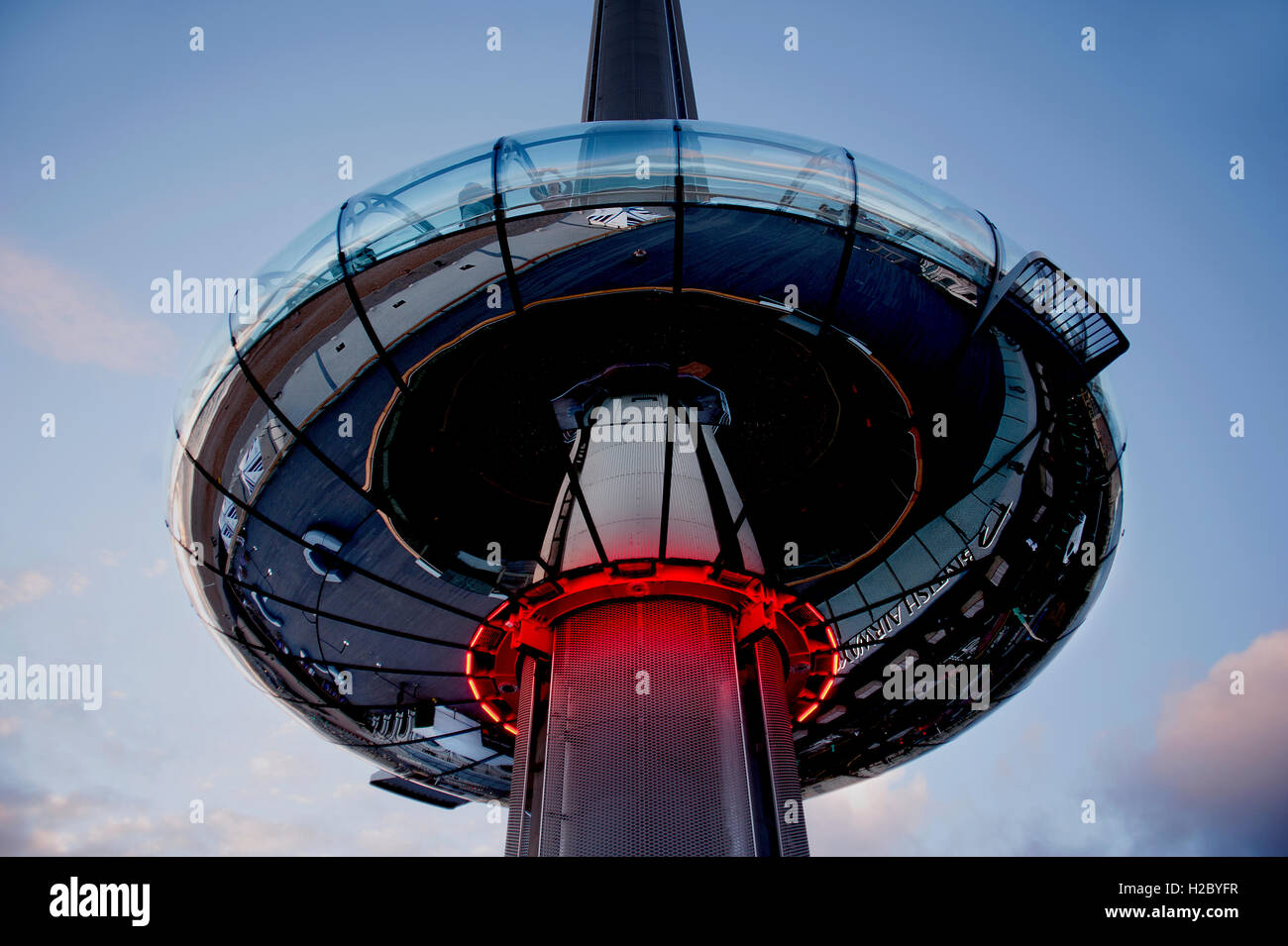 Brighton's i360 est le plus haut du monde déménagement tour d'observation.Le passager pod est de 18 mètres de diamètre peut transporter 200 personnes. Banque D'Images