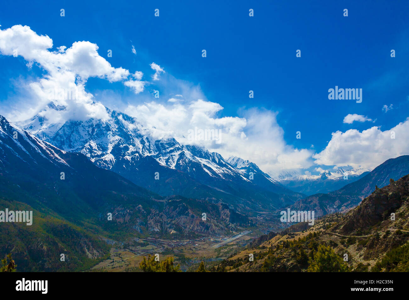 La neige paysage Montagnes Nature Paysages vue.La randonnée en arrière-plan. Personne photo.Asia Travel image horizontale. Su Banque D'Images