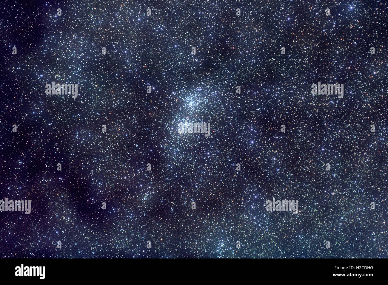 Photo : astronomie univers Voie Lactée dans la constellation de Persée avec Cluster Double Star Chi-H composé de 15 000 stars Banque D'Images