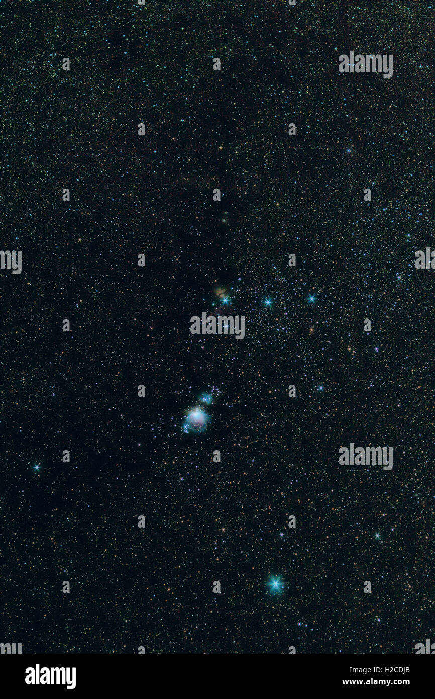 Espace de l'univers de droit : real photo de ciel nocturne étoilé avec une partie de la constellation d'Orion. Banque D'Images