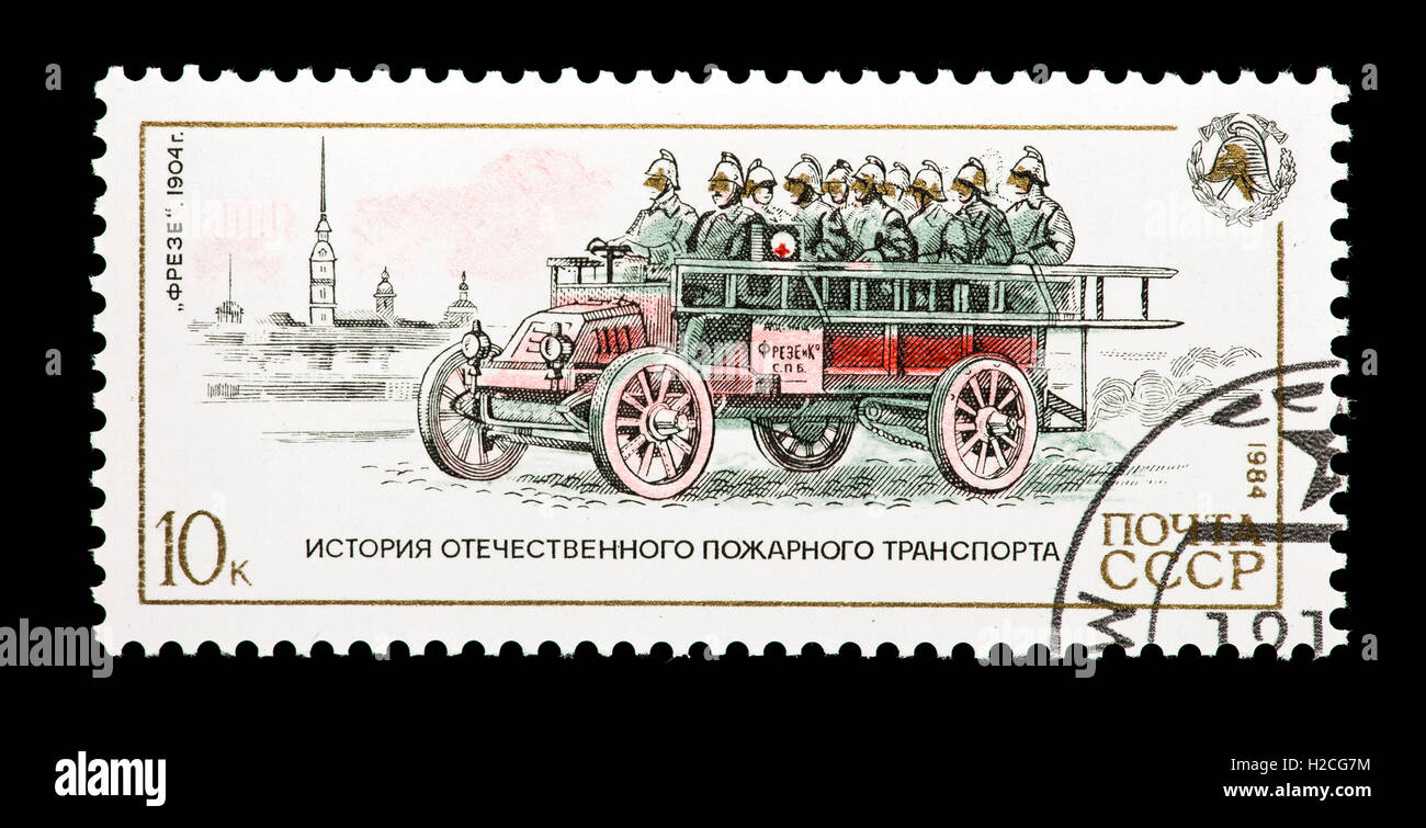 Timbre-poste de l'Union soviétique représentant un camion de pompiers de l'échelle de 1904. Banque D'Images