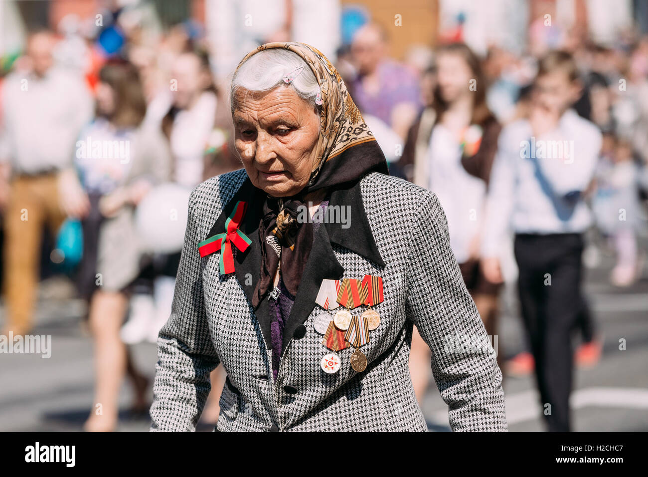 Gomel Belarus Homiel, Fête de la Victoire, 9 mai Célébration. Fermer Personnes Âgées Senior Woman avec les médailles, ancien combattant de la seconde guerre mondiale à l'honneur, la Pa Banque D'Images
