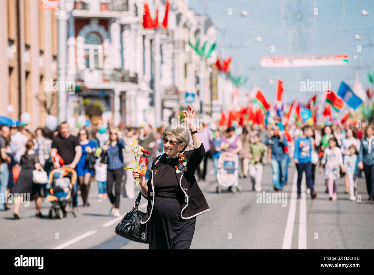Gomel Belarus Homiel, célébration Fête de la Victoire, le 9 mai. Personnes âgées Senior Woman in humeur heureuse, ancien combattant de la seconde guerre mondiale à l'honneur Banque D'Images