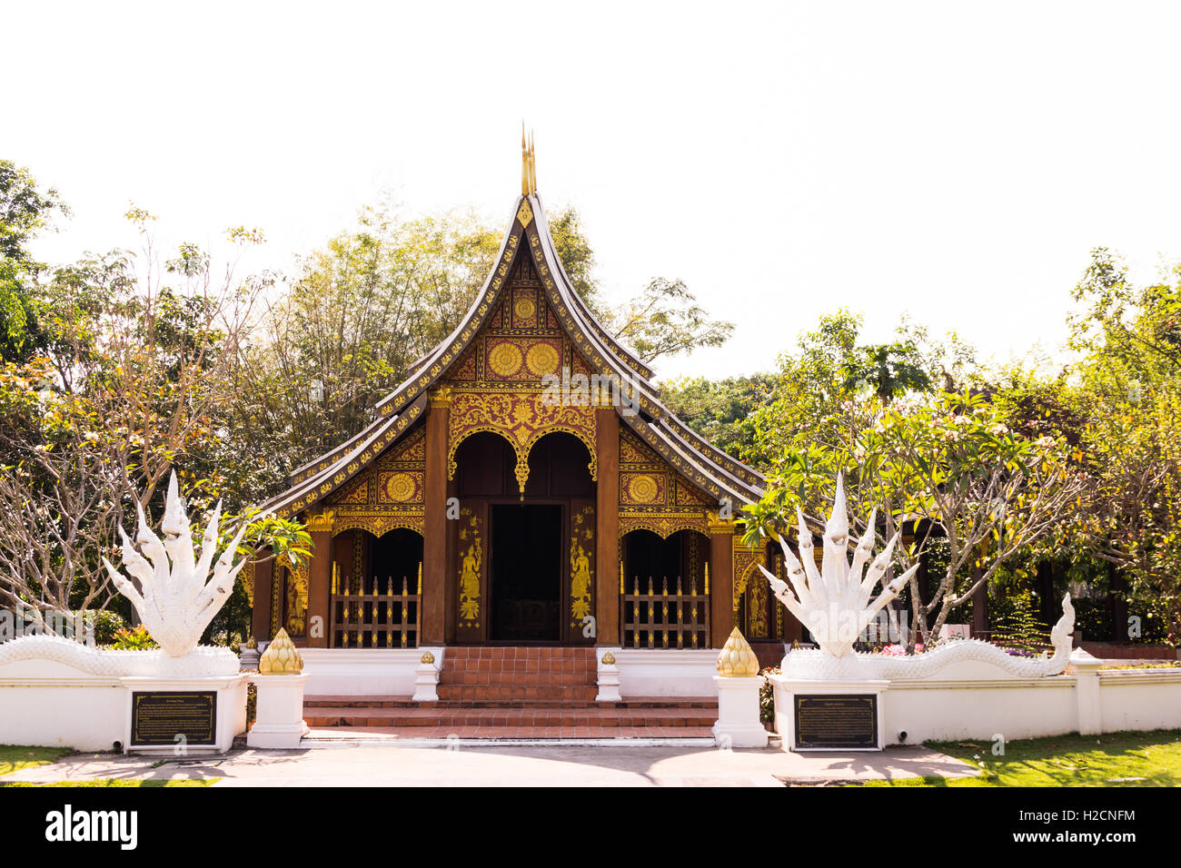 Dans l'architecture traditionnelle thaïlandaise de style Lanna Banque D'Images