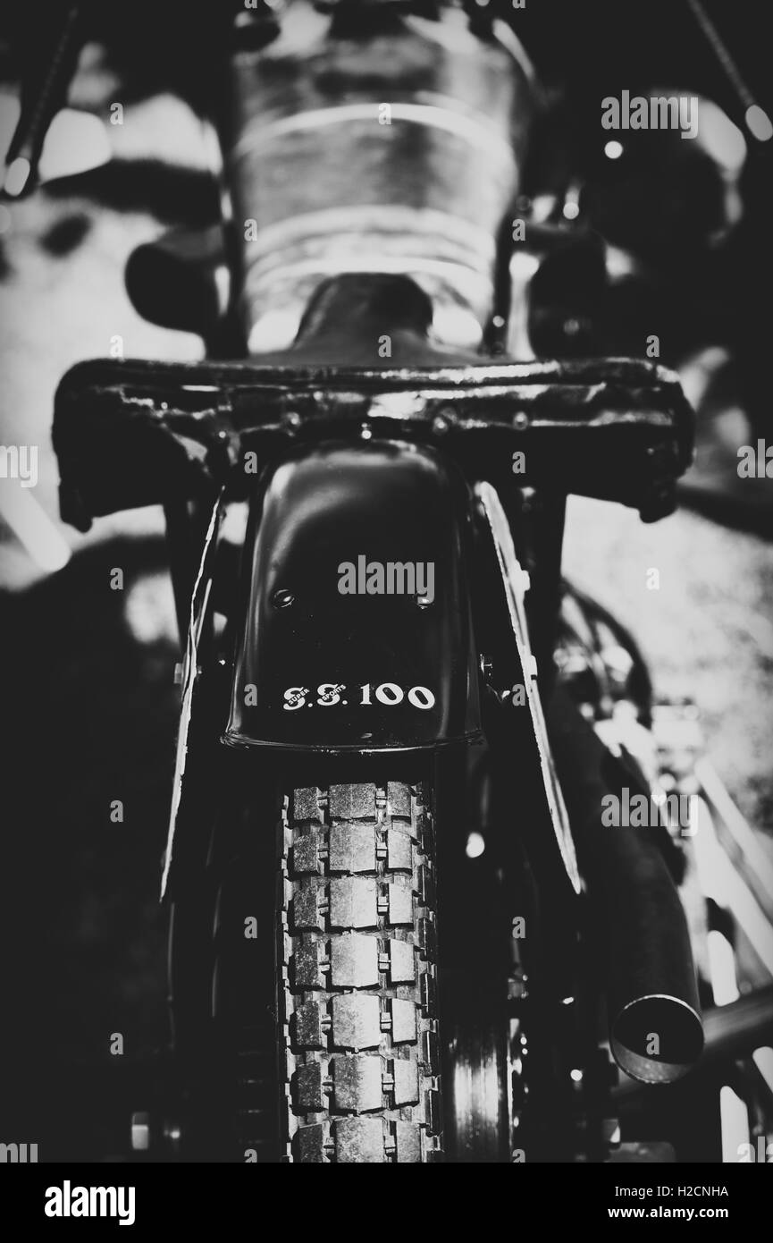 1927 Brough Superior SS100 Pendine Racing Moto. Moto classique britannique. Application du filtre monochrome Vintage Banque D'Images