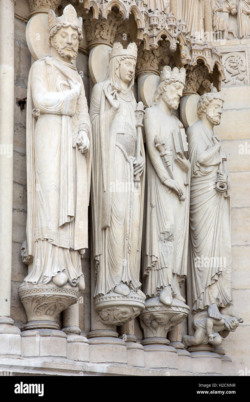 Statues de la Cathédrale Notre Dame de Paris, France Banque D'Images