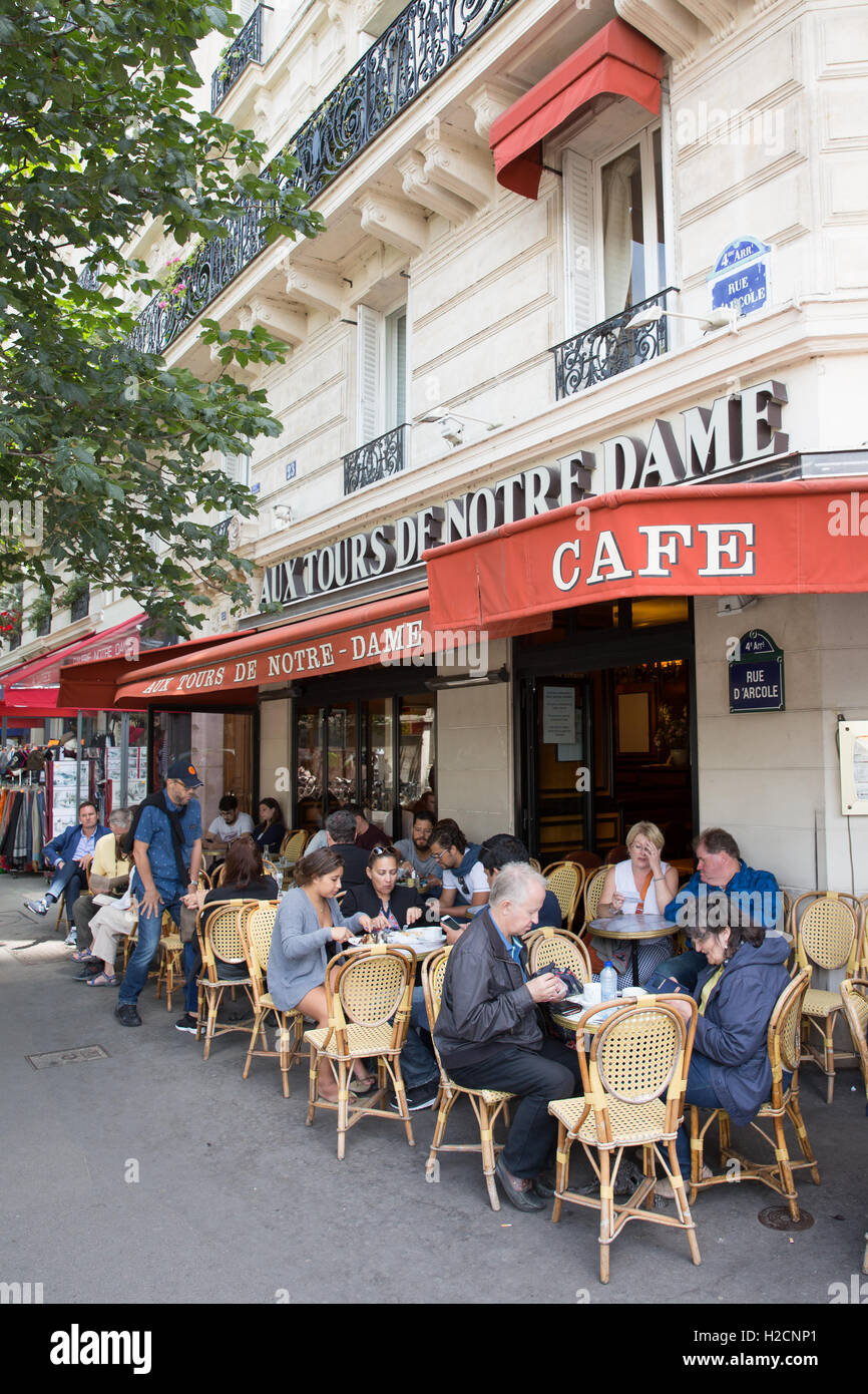 Aux Tours de Notre Dame, café/restaurant à Paris, France Banque D'Images