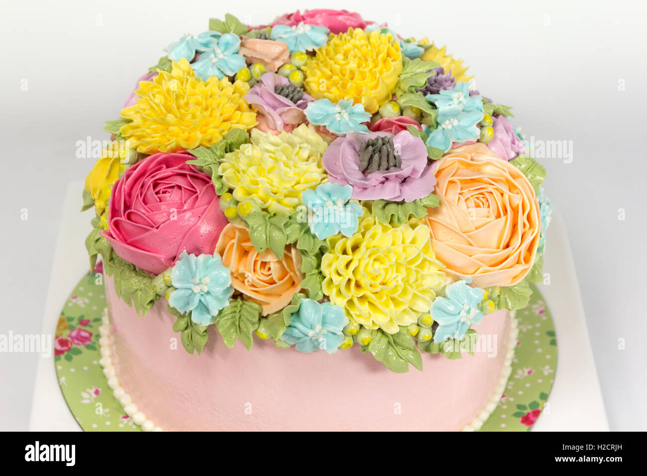 Beau gâteau décoré de fleurs Banque D'Images