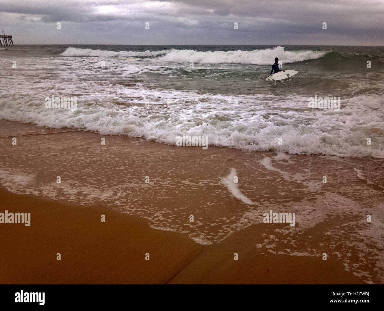 Une pluie torrentielle de surf à Ocean City Maryland's Inlet Beach Banque D'Images