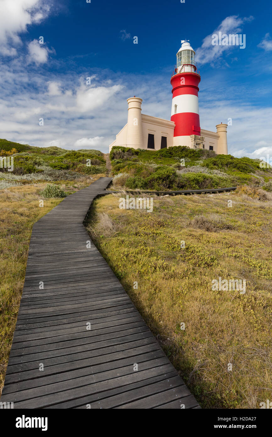 Cap agulhas light house, confluent de l'océan indien et l'Atlantique, pointe de l'Afrique, Western Cape, Afrique du Sud. Banque D'Images