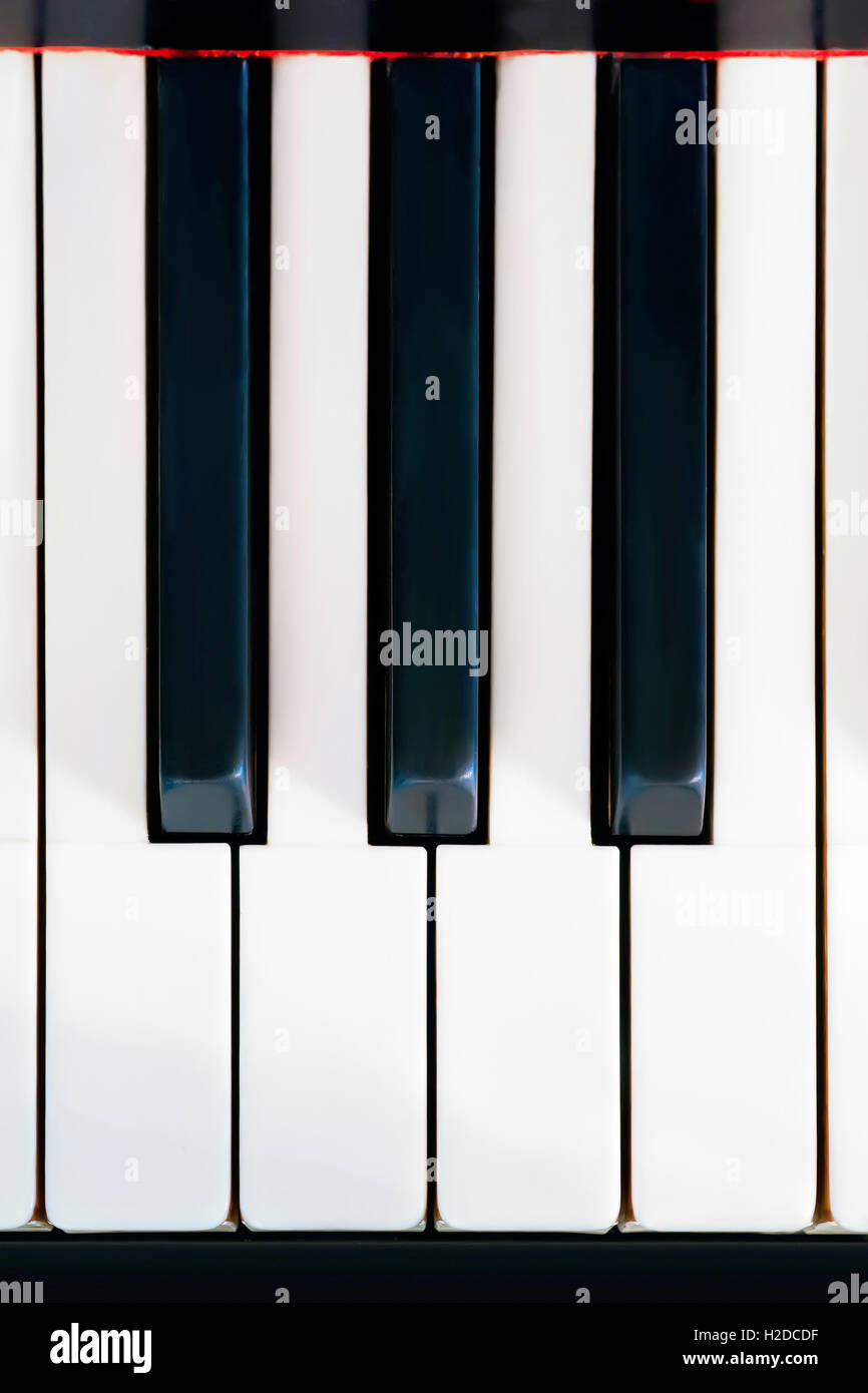 Touches Piano close up. Noir et blanc de trois à quatre Banque D'Images