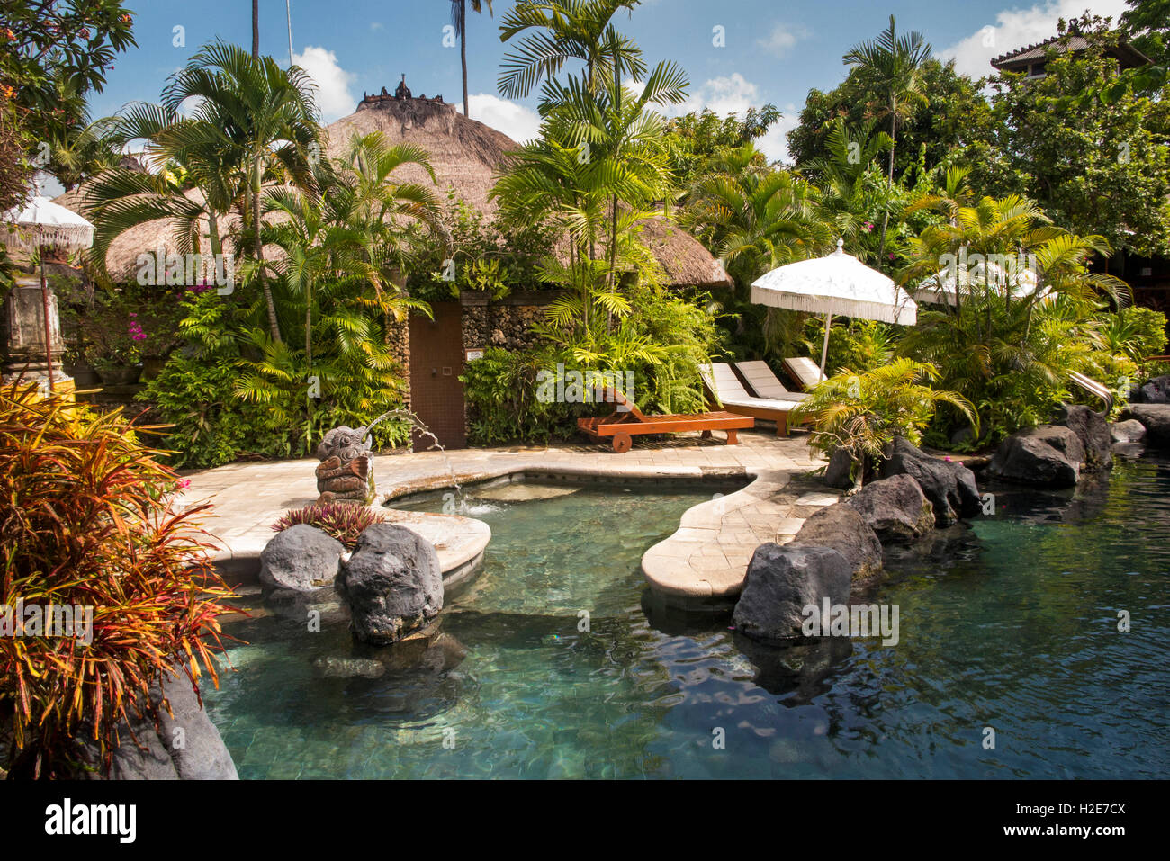 L'INDONÉSIE, Bali, Kuta, coquelicots coquelicots, piste 1 cottages, piscine Banque D'Images