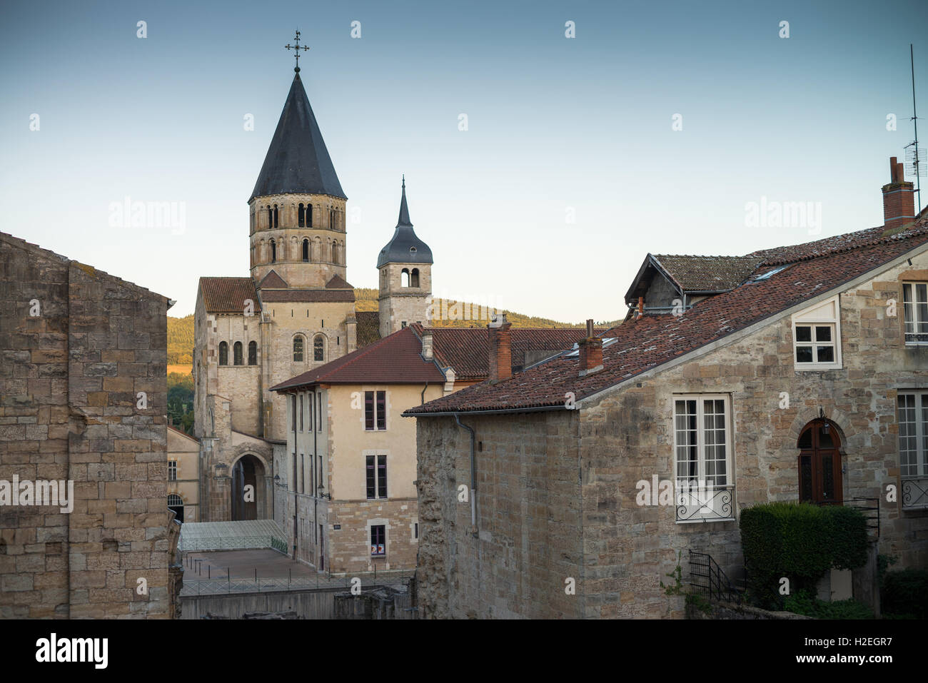 L'eau sainte beffroi et tour de l'horloge, l'Abbaye de Cluny, Bourgogne, Saône et Loire, France, Union européenne, Europe Banque D'Images
