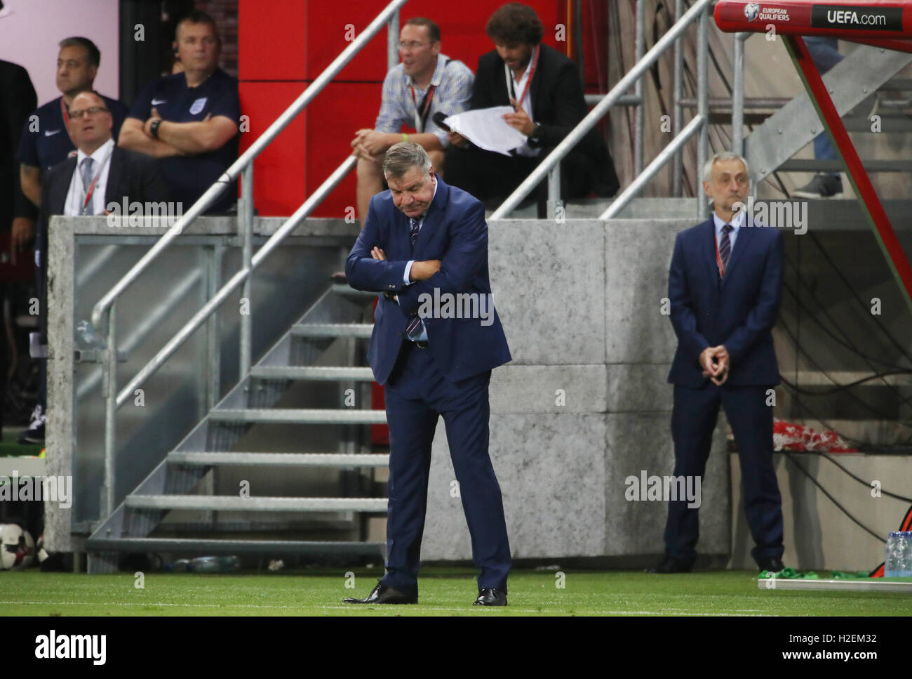 Sam Allardyce gestionnaire de l'Angleterre durant la Coupe du Monde 2018 match de qualification à la City Arena, Trnava. ASSOCIATION DE PRESSE Photo. Photo date : dimanche 4 septembre 2016. Voir l'ACTIVITÉ DE SOCCER histoire de l'Angleterre. Crédit photo doit se lire : Nick Potts/PA Wire. RESTRICTIONS : utilisation sous réserve de restrictions de FA. Usage éditorial uniquement. L'utilisation commerciale qu'avec l'accord préalable écrit de la FA. Aucun montage sauf le recadrage. Appelez le  +44 (0)1158 447447 ou voir pour www.paphotos.com/info/ restrictions plein et de plus amples informations. Banque D'Images