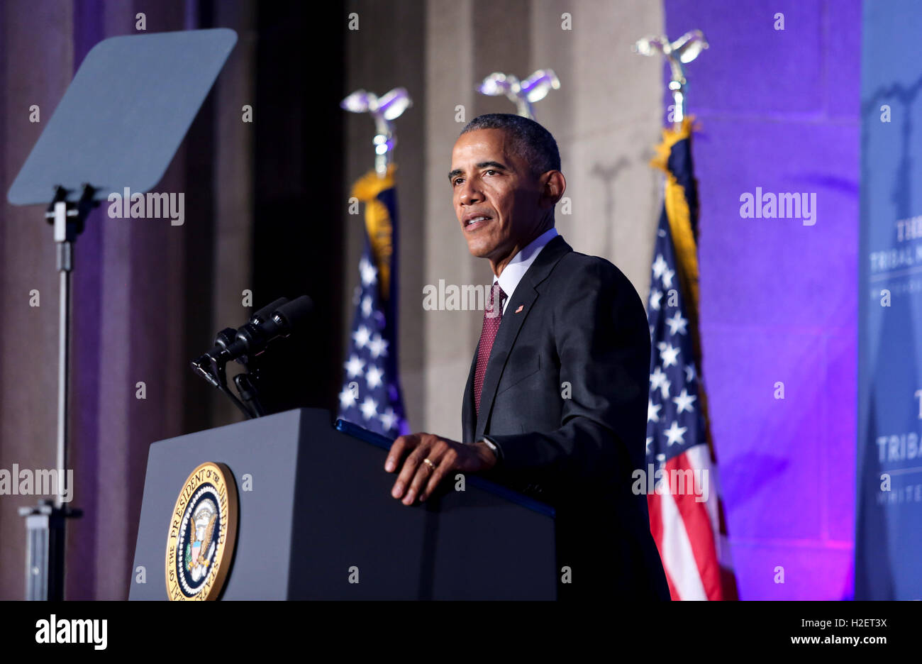 Le président américain Barack Obama s'exprime à la Maison Blanche 2016 Tribal Nations Conférence à l'Auditorium Andrew W., le 26 septembre 2016, Washington, DC. La conférence offre aux chefs de tribus avec possibilité d'interagir directement avec les fonctionnaires fédéraux et les membres de la conseil de la Maison Blanche sur les affaires étrangères. Credit : Aude Guerrucci/Piscine via CNP - AUCUN FIL SERVICE - Banque D'Images