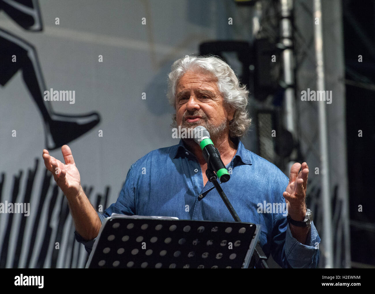 Beppe Grillo prend la parole lors d'un rassemblement public pour le M5S La réunion nationale sur le 24 septembre 2016 à Palerme, Italie. Banque D'Images