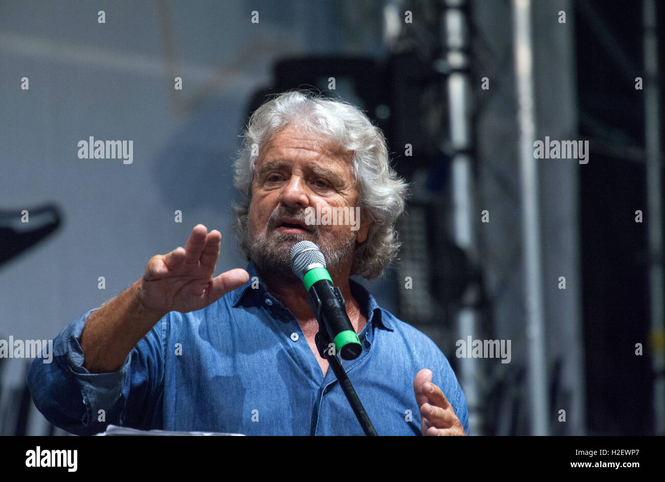Beppe Grillo prend la parole lors d'un rassemblement public pour le M5S La réunion nationale sur le 24 septembre 2016 à Palerme, Italie. Banque D'Images