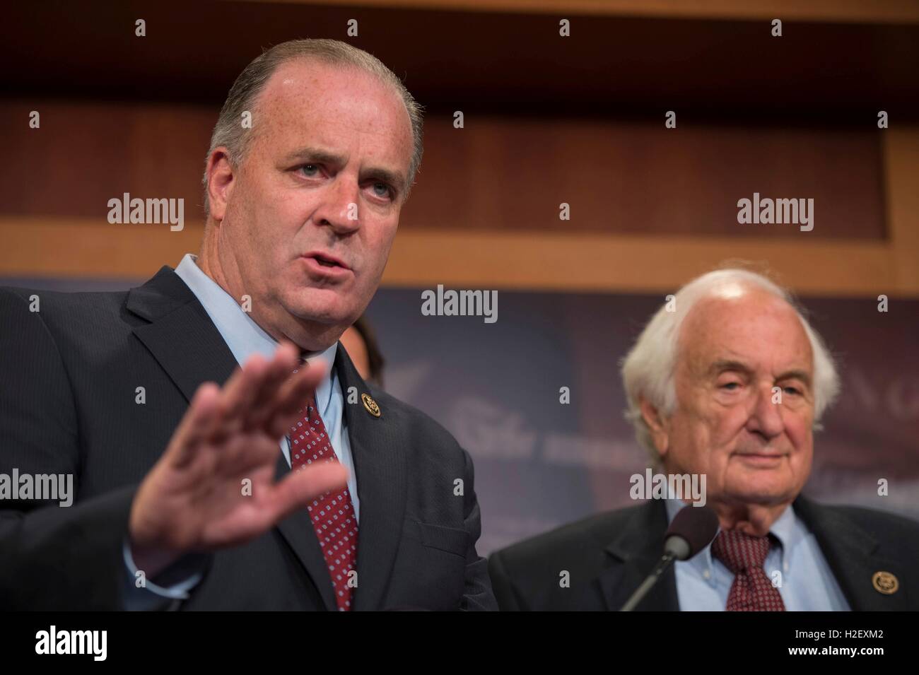 Washington DC, USA. 27 Septembre, 2016. Les membres du Congrès américain Dan Kildee parle du Michigan lors d'une conférence de presse appelant les républicains d'application aux aides à la crise de l'eau dans le silex financement gouvernement résolution sur la colline du Capitole, le 27 septembre 2016 à Washington, DC. Credit : Planetpix/Alamy Live News Banque D'Images