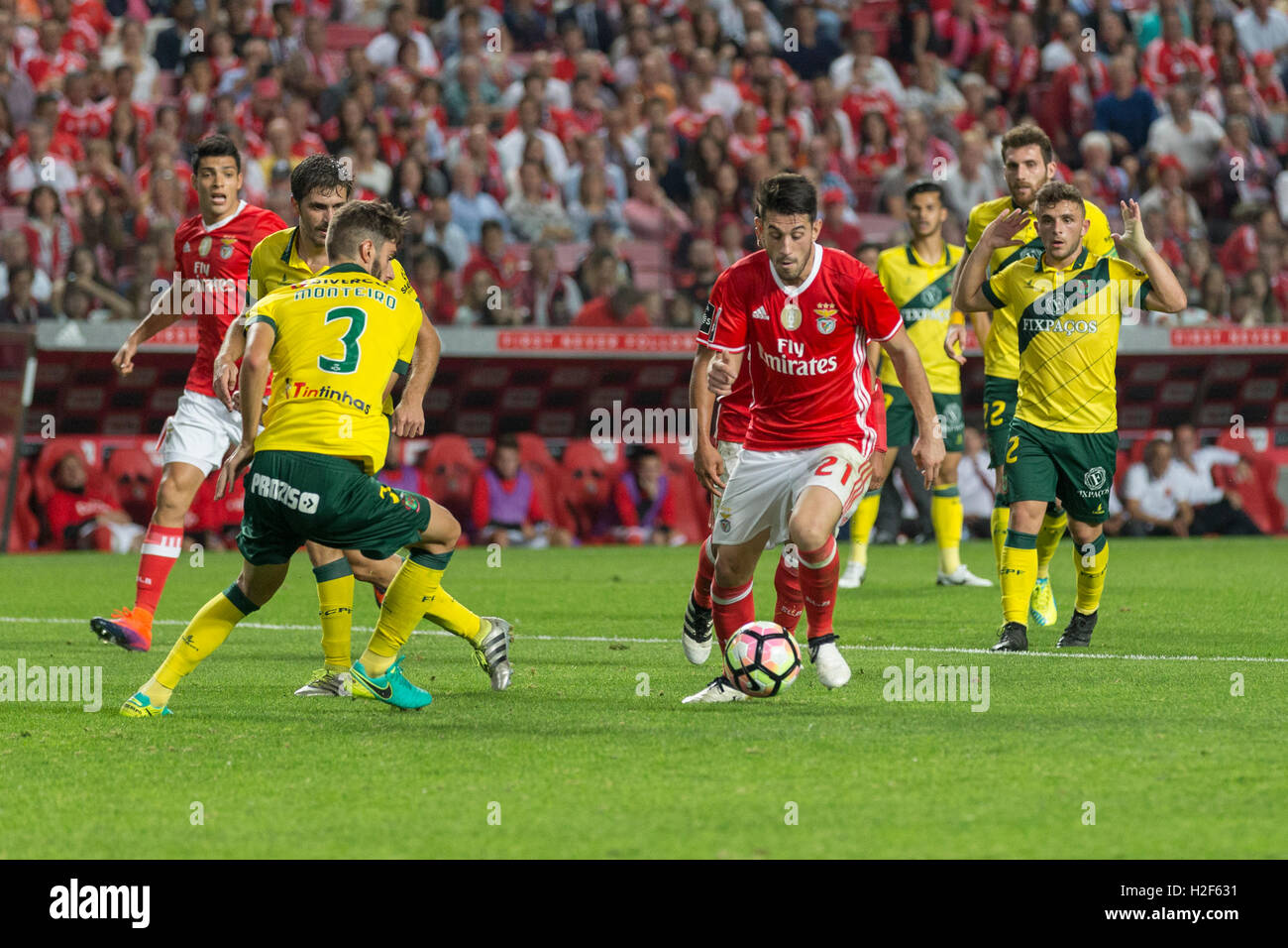 28 octobre, 2016. Lisbonne, Portugal. Le milieu de terrain portugais du SL Benfica Pizzi (21) en action pendant le jeu SL Benfica vs FC Pacos de Ferreira Crédit : Alexandre de Sousa/Alamy Live News Banque D'Images