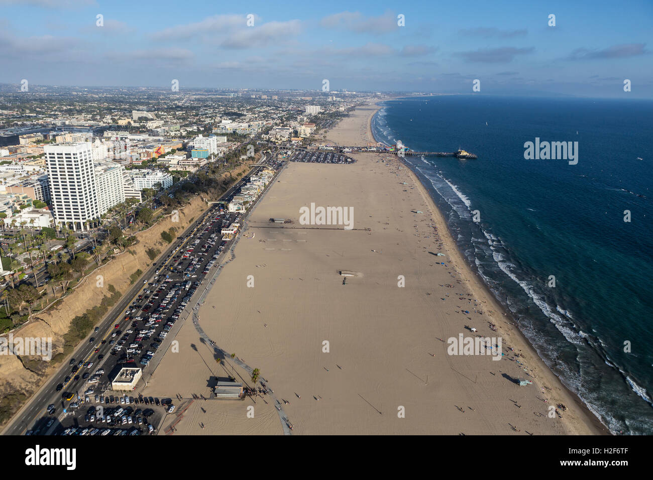 Vue aérienne de la plage de Santa Monica et Pacific Coast Highway, près de Los Angeles, Californie Banque D'Images