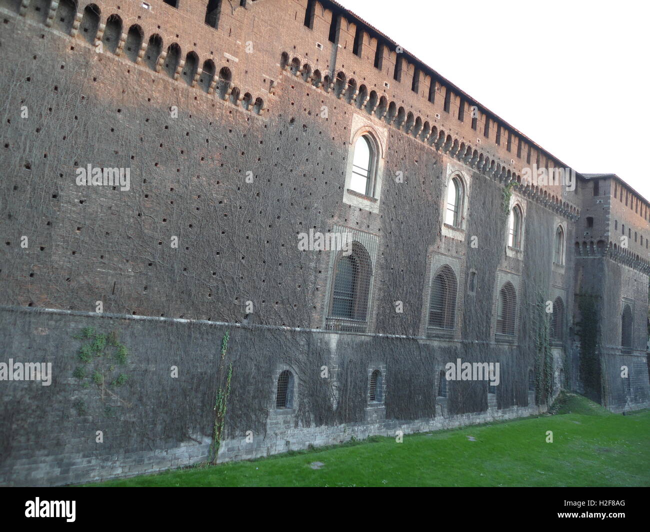 Une belle vue sur les murs latéraux de l'Castello Sforzesco, Milan, Italie, le Castello Sforzesco Banque D'Images