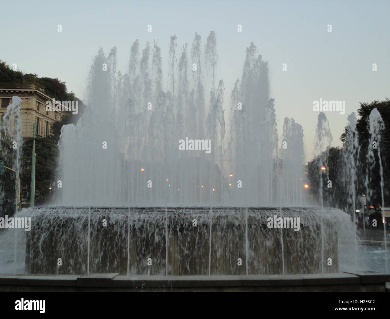 La 'torta degli Sposi' fontaine, Fontana di piazza Castello, Castello Sforzesco, Milan, Italie Banque D'Images La 'torta degli Sposi' fontaine, Fontana di piazza Castello, Castello Sforzesco, Milan, Italie Banque D'Images